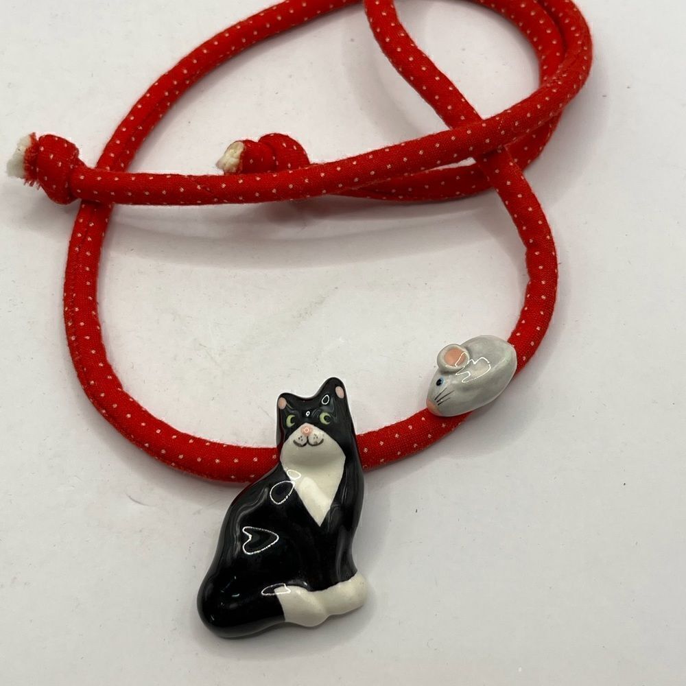 Flying Colors, Cat and mouse ceramic necklace